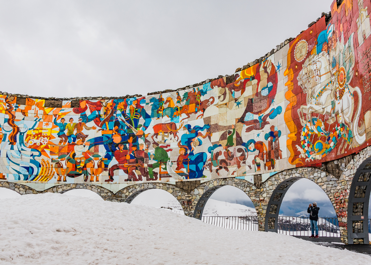 friendship monument gudauri